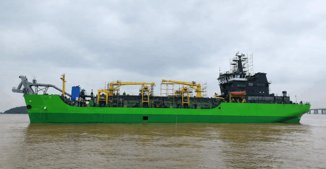 hopper dredger